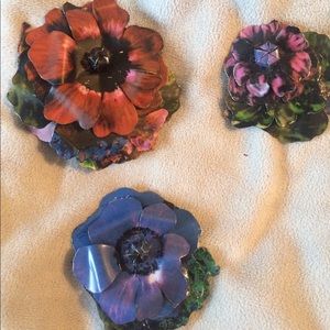 🌺VTG Bundle of 3 Handpainted Metal Brooches